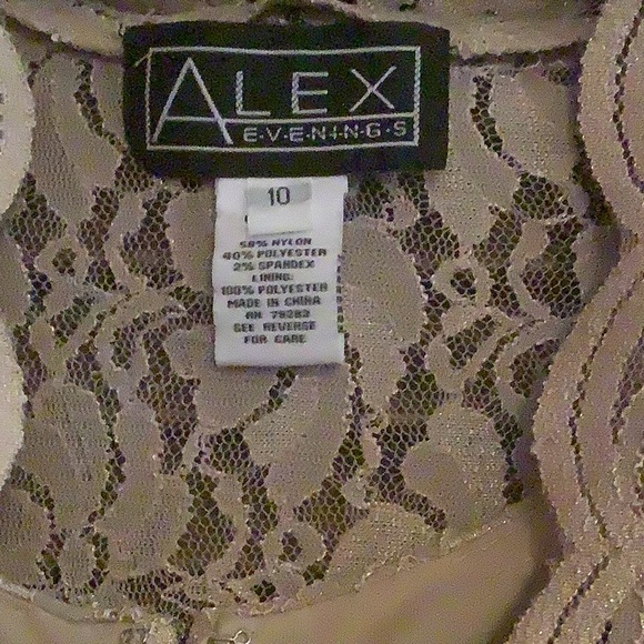 Lacy, Tiered, Mother of the bride dress or formal - Picture 2 of 4